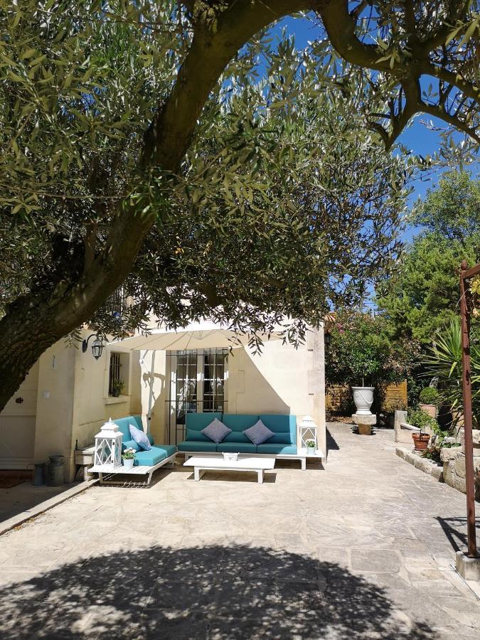 Le Mas des Agapes Beaucaire (Gard) Exterior foto