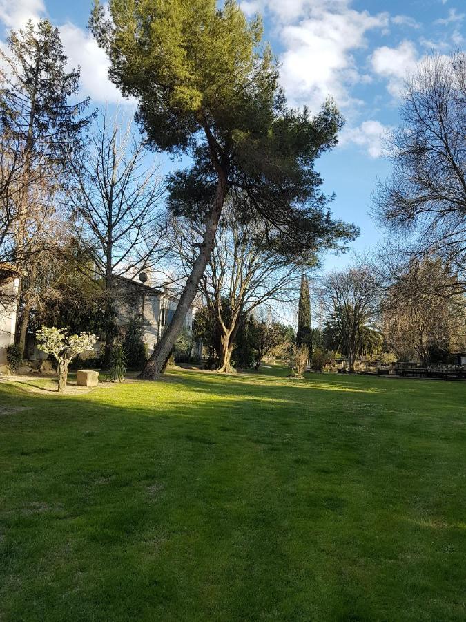 Le Mas des Agapes Beaucaire (Gard) Exterior foto