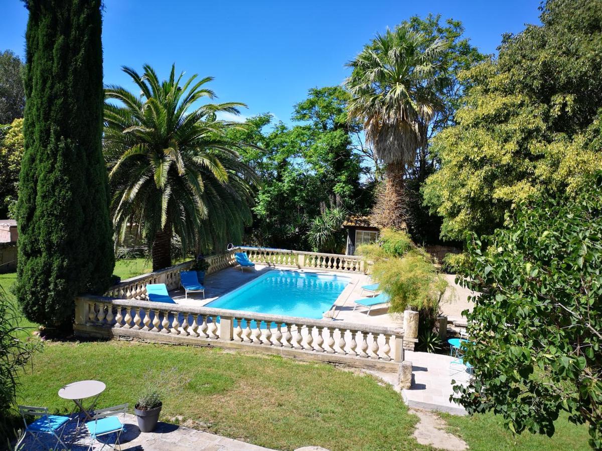 Le Mas des Agapes Beaucaire (Gard) Exterior foto