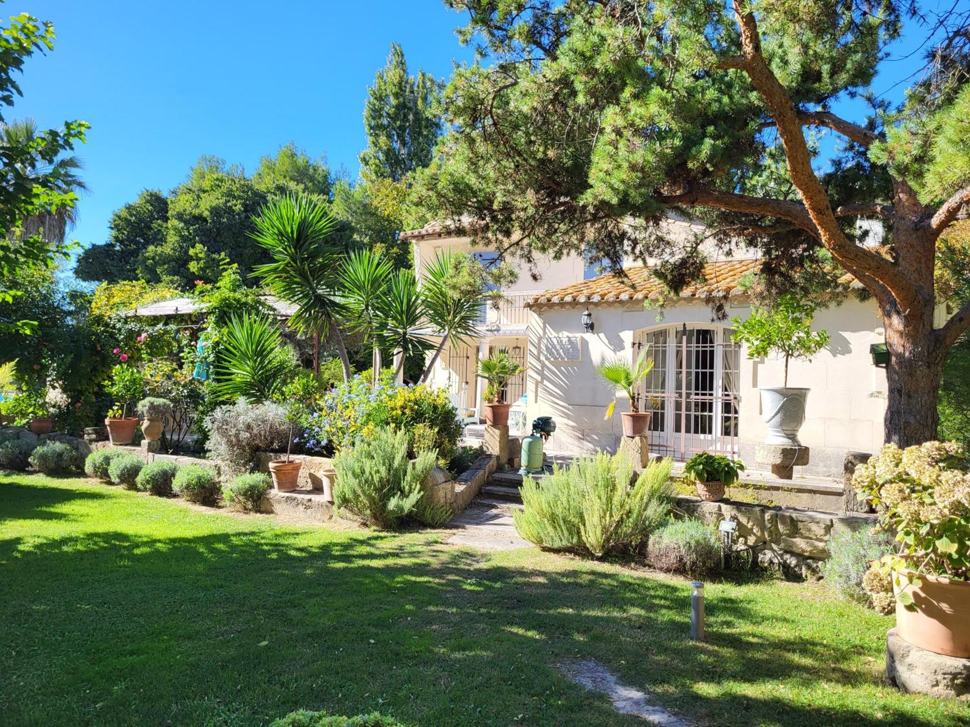 Le Mas des Agapes Beaucaire (Gard) Exterior foto